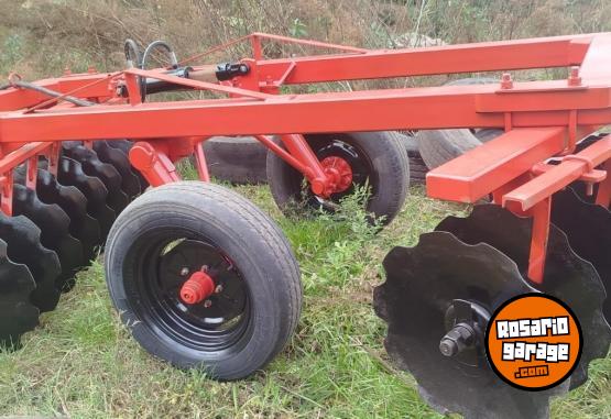 Camiones y Grúas - Rastra 20 discos marca GIORGI con pistón hidráulico. - En Venta