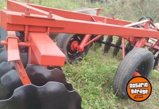 Camiones y Grúas - Rastra 20 discos marca GIORGI con pistón hidráulico. - En Venta