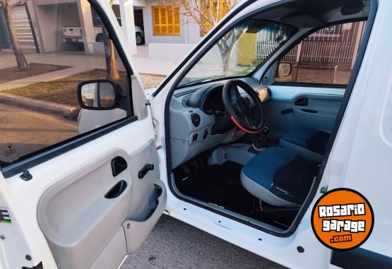 Utilitarios - Renault Kangoo 2011 GNC 270000Km - En Venta