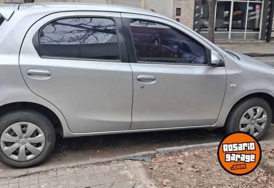 Autos - Toyota Etios 1.5 2014 Nafta 104000Km - En Venta