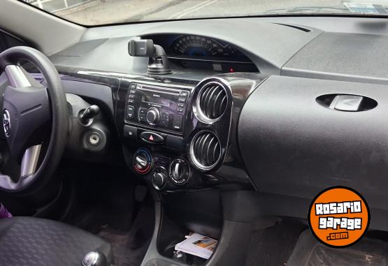 Autos - Toyota Etios 1.5 2014 Nafta 104000Km - En Venta