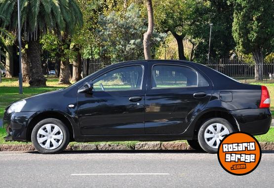 Autos - Toyota ETIOS X SEDAN 2015 Nafta 137000Km - En Venta