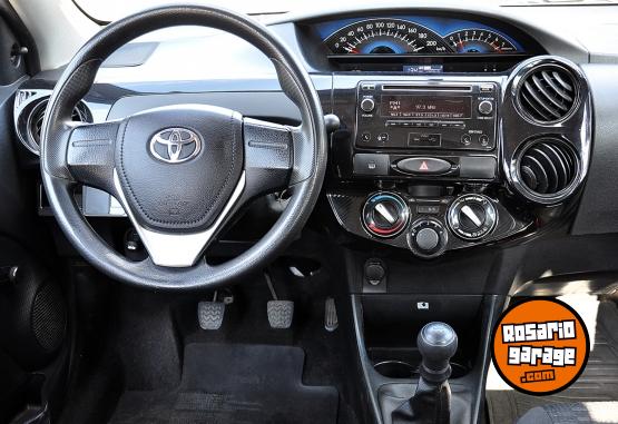 Autos - Toyota ETIOS X SEDAN 2015 Nafta 137000Km - En Venta