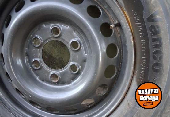 Accesorios para Autos - LIQUIDO 1 LLANTA 225 / 75 / 16 + CUBIERTA - En Venta
