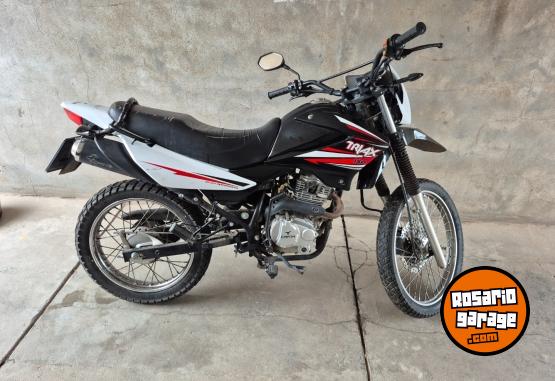 Motos - Corven Triax 150 2022 Nafta 30000Km - En Venta