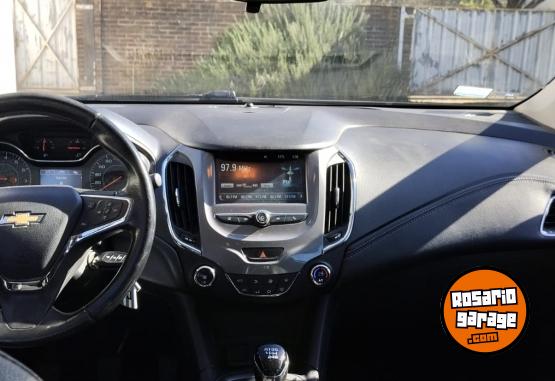 Autos - Chevrolet Cruze lt 4 puertas 2017 Nafta 110000Km - En Venta