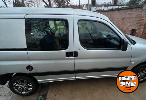 Utilitarios - Peugeot Partner confort 1.6 2017 Nafta 115900Km - En Venta