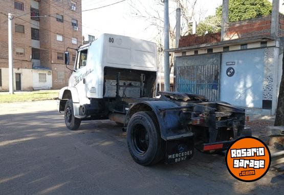 Camiones y Gr�as - Vendo 1218 mod 2000 soy titular Vtv laburando. Veo todo posible permuta - En Venta