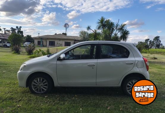 Autos - Toyota Etios 2015 Nafta 110000Km - En Venta