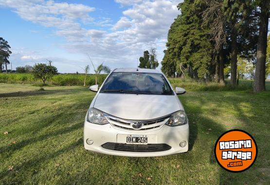 Autos - Toyota Etios 2015 Nafta 110000Km - En Venta