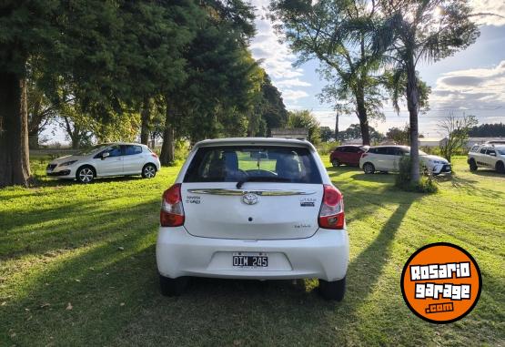 Autos - Toyota Etios 2015 Nafta 110000Km - En Venta