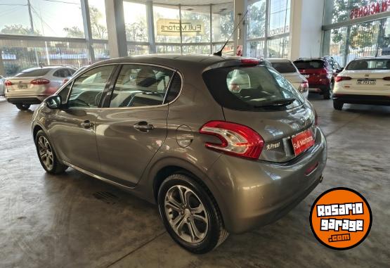 Autos - Peugeot 208 2015 Nafta 129300Km - En Venta