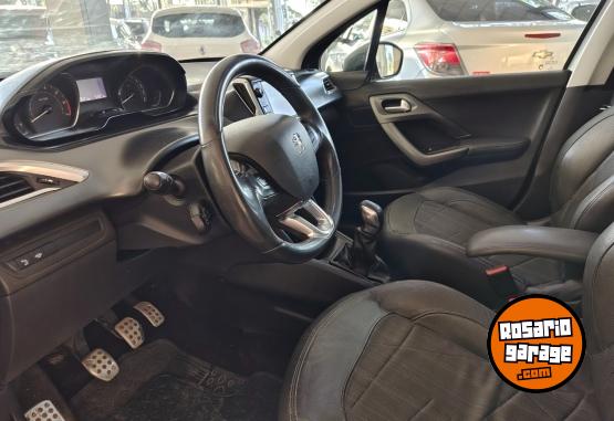 Autos - Peugeot 208 2015 Nafta 129300Km - En Venta