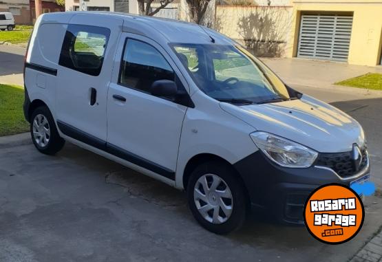 Utilitarios - Renault Kangoo 2023 Nafta 29500Km - En Venta