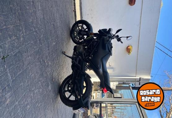Motos - Husqvarna Svartpilen 200 2022 Nafta 3232Km - En Venta