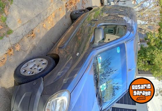 Utilitarios - Renault Kangoo 2016 GNC 275000Km - En Venta