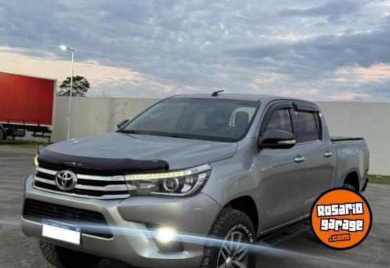 Camionetas - Toyota Hilux srx 4x4 2016 Diesel 230Km - En Venta
