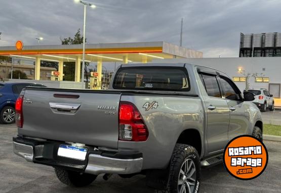 Camionetas - Toyota Hilux srx 4x4 2016 Diesel 230Km - En Venta