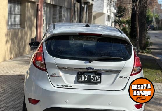 Autos - Ford Fiesta titanium 2015 Nafta 115600Km - En Venta