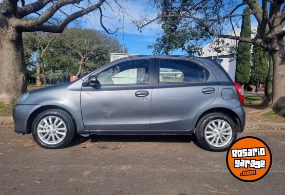 Autos - Toyota Etios XLS 2015-1.5 2015 Nafta 79500Km - En Venta