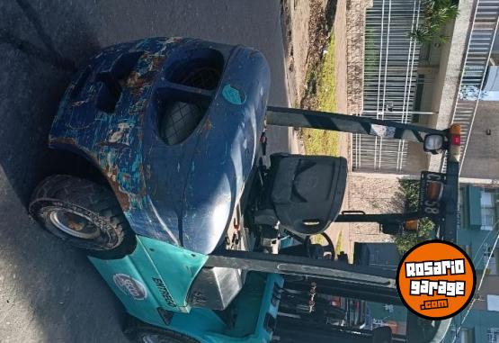 Camiones y Grúas - Autoelevador de 2.5 toneladas maximal - En Venta