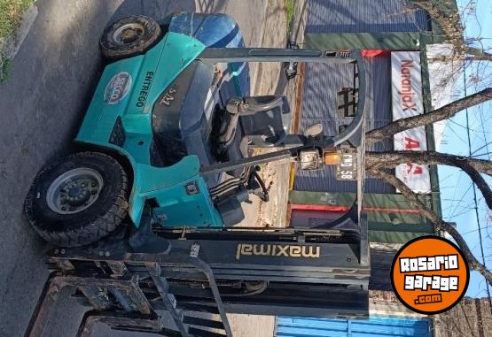 Camiones y Grúas - Autoelevador de 2.5 toneladas maximal - En Venta