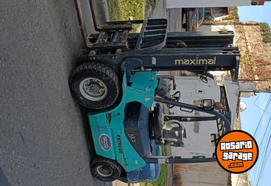 Camiones y Grúas - Autoelevador de 2.5 toneladas maximal - En Venta