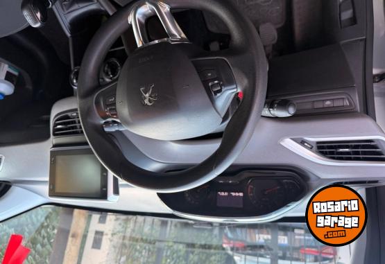 Autos - Peugeot 208 inconcert 2020 Nafta 64000Km - En Venta