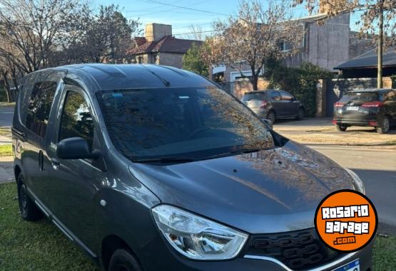 Utilitarios - Renault Kangoo 2024 Nafta 44000Km - En Venta