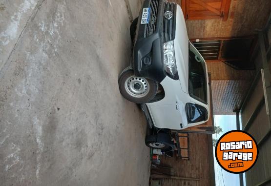 Camionetas - Toyota Hilux 4x2 chasis 2025 Diesel 4500Km - En Venta