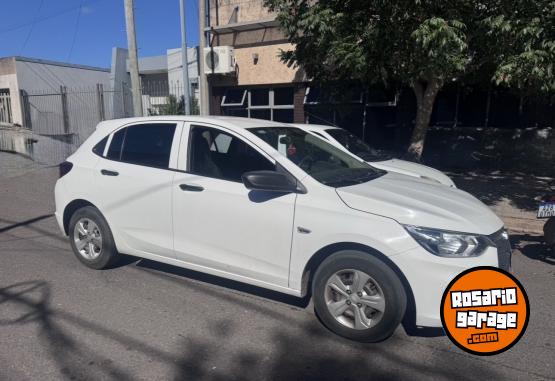 Autos - Chevrolet Ónix 2021 Nafta 84000Km - En Venta