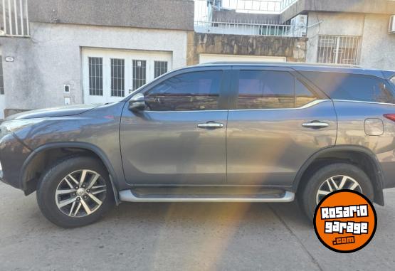 Camionetas - Toyota SRX 7 ASIENTOS 2018 Diesel 144000Km - En Venta