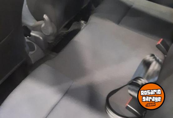 Autos - Renault SANDERO PRIVILEGE MT 5P 2015 Nafta 71000Km - En Venta