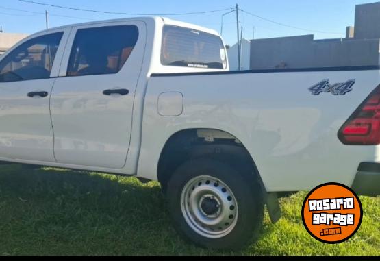 Camionetas - Toyota Hilux dx 4x4 2021 Diesel 150000Km - En Venta