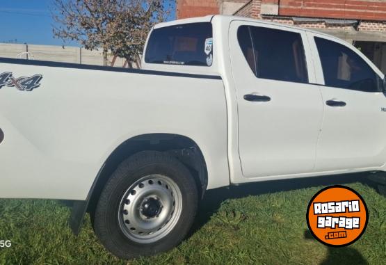 Camionetas - Toyota Hilux dx 4x4 2021 Diesel 150000Km - En Venta
