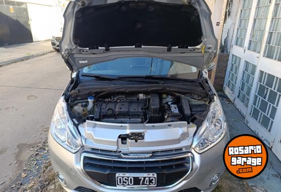 Autos - Peugeot 208 Allure 1.6N touchscre 2015 Nafta 28500Km - En Venta
