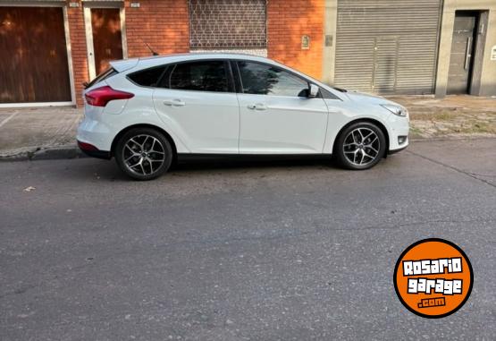 Autos - Ford Focus III Titanium 2016 Nafta 150000Km - En Venta