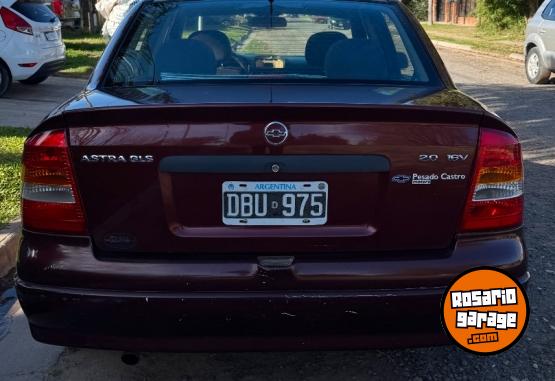 Autos - Chevrolet Astra GLS 2000 Nafta 121000Km - En Venta