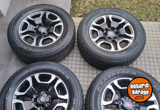 Accesorios para Autos - Juego de Llantas 18 Toyota Hilux SRX Excelentes. $2.500.000 las 4. NO BAJO PRECIO - En Venta