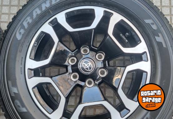 Accesorios para Autos - Juego de Llantas 18 Toyota Hilux SRX Excelentes. $2.500.000 las 4. NO BAJO PRECIO - En Venta