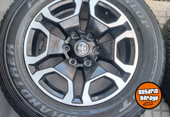 Accesorios para Autos - Juego de Llantas 18 Toyota Hilux SRX Excelentes. $2.500.000 las 4. NO BAJO PRECIO - En Venta