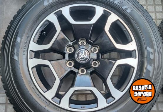 Accesorios para Autos - Juego de Llantas 18 Toyota Hilux SRX Excelentes. $2.500.000 las 4. NO BAJO PRECIO - En Venta