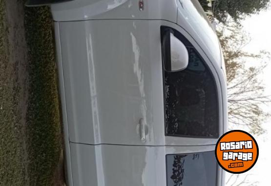 Camionetas - Volkswagen Amarok 4x2 2023 Diesel 64000Km - En Venta