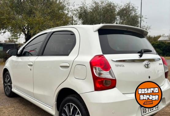 Autos - Toyota ETIOS 2017 Nafta 93000Km - En Venta