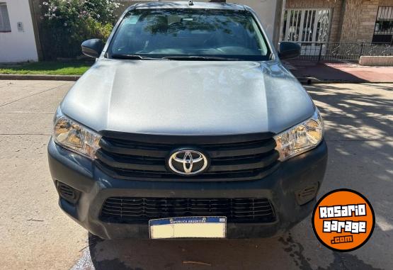 Camionetas - Toyota Hilux Cabina Simple 4x2 2025 Diesel 23000Km - En Venta