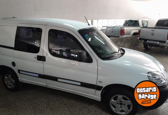 Utilitarios - Peugeot Partener urbana 5 asiento 2012 Nafta 250000Km - En Venta