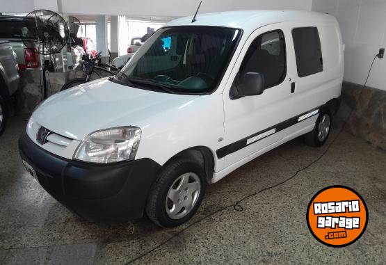 Utilitarios - Peugeot Partener urbana 5 asiento 2012 Nafta 250000Km - En Venta