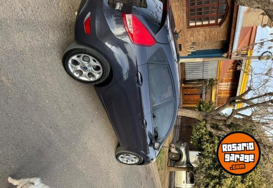 Autos - Ford Fiesta kinetic 2013 Nafta 131000Km - En Venta