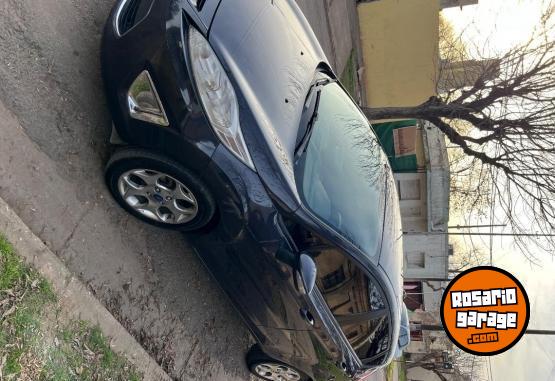 Autos - Ford Fiesta kinetic 2013 Nafta 131000Km - En Venta