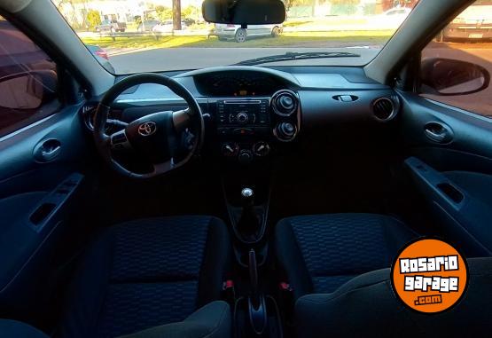 Autos - Toyota ETIOS 2013 Nafta 139000Km - En Venta